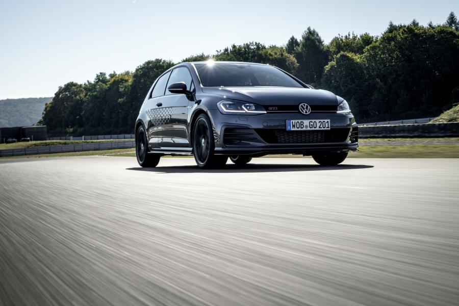  Volkswagen Golf GTI TCR 3-Door (Typ 5G) 2019 года  (WW) (фото 15 из 107)